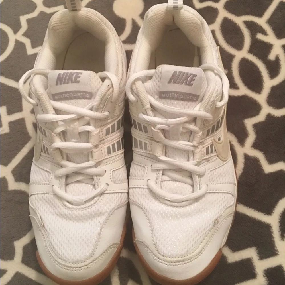Women’s Nike Multicourt 10 tennis shoes Sz 8